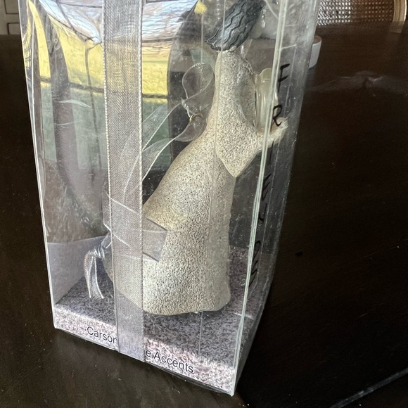 Artstone Friends ornament, approx 4” tall, hearts glow in the dark - Picture 4 of 5